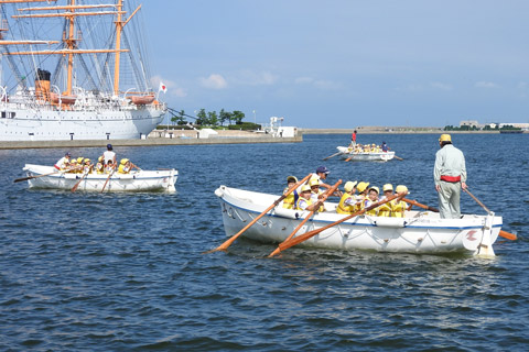 海王丸パーク｜帆船海王丸を中心とした憩いのベイエリア